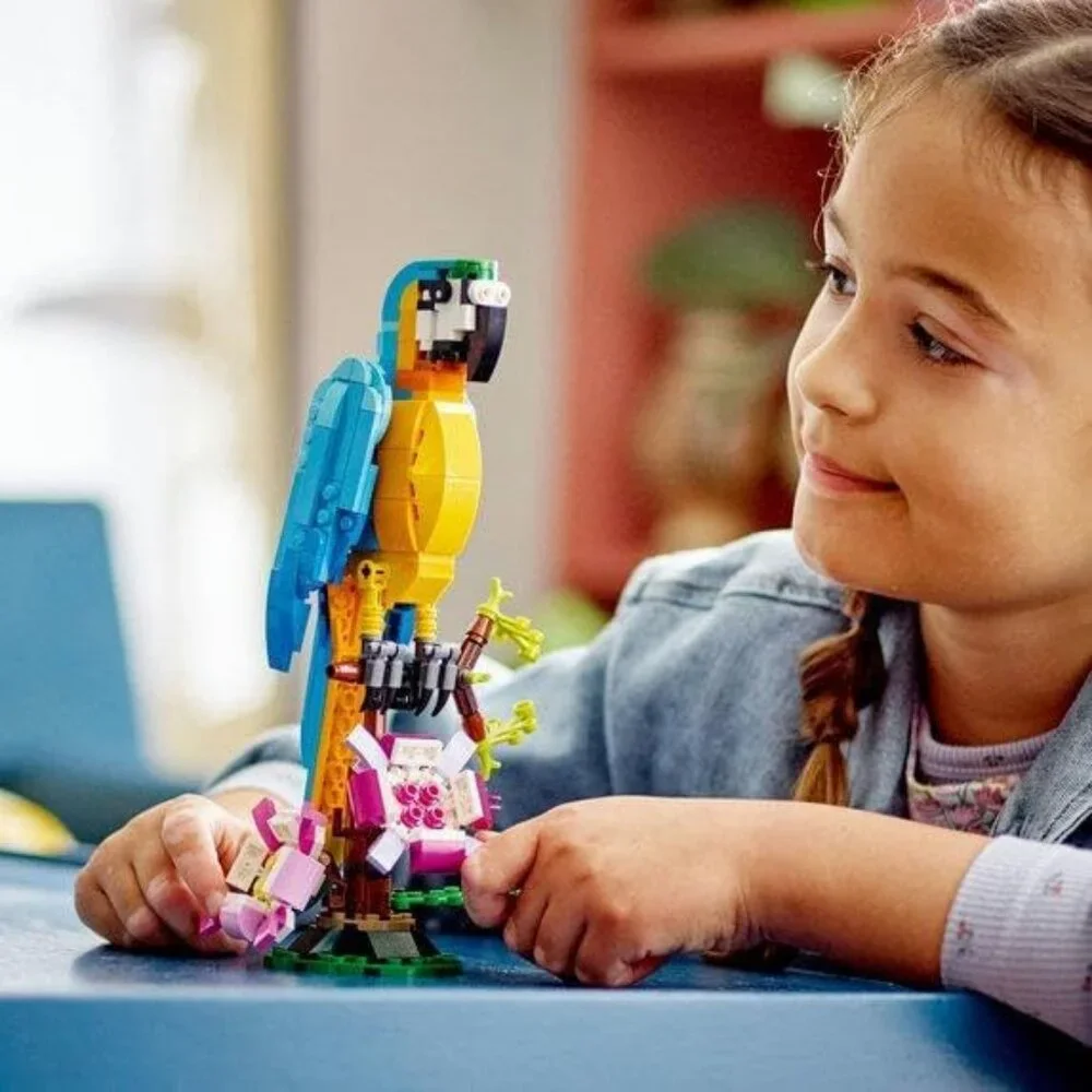 Lego Creator 3in1 Exotic Parrot Macaw Fish Frog Lego Set 253 Pieces EASTER GIFT - Picture 4 of 15